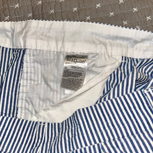 Old Navy Women’s Everyday Sear Sucker Striped Shorts 14 Blue and White - Picture 5 of 5